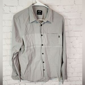 Men's Oakley longsleeve button-down shirt, size Medium